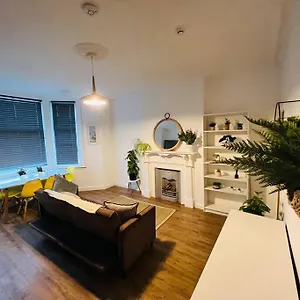 Beautiful Space Stylish And Modern! Perfect Location Blackpool
